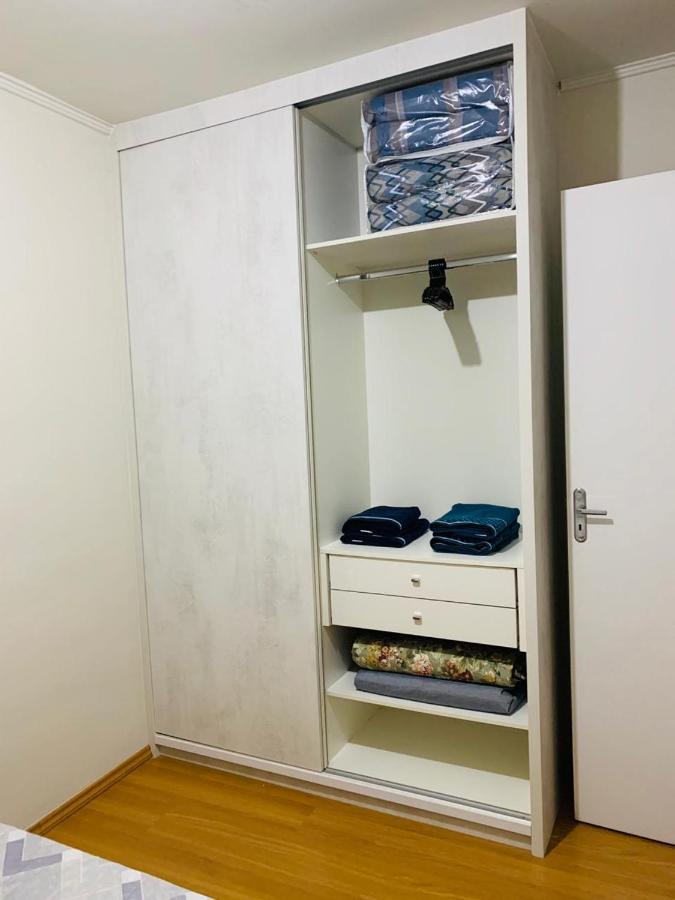 APARTAMENTO INTEIRO COM WiFi 70MB, AR CONDICIONADO, PROXIMO AO ESTADIO DO CAFÉ Londrina Esterno foto